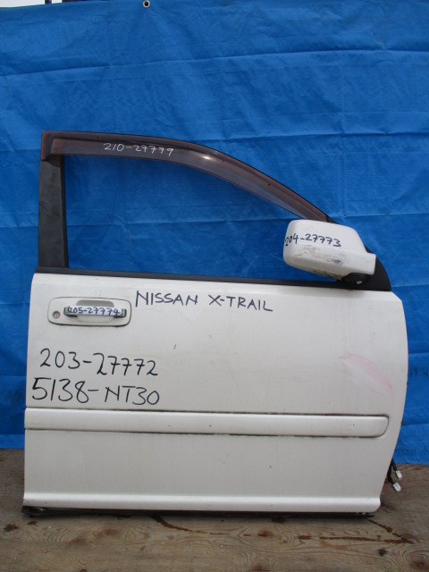 Used Nissan  OUTER DOOR HANDLE FRONT RIGHT